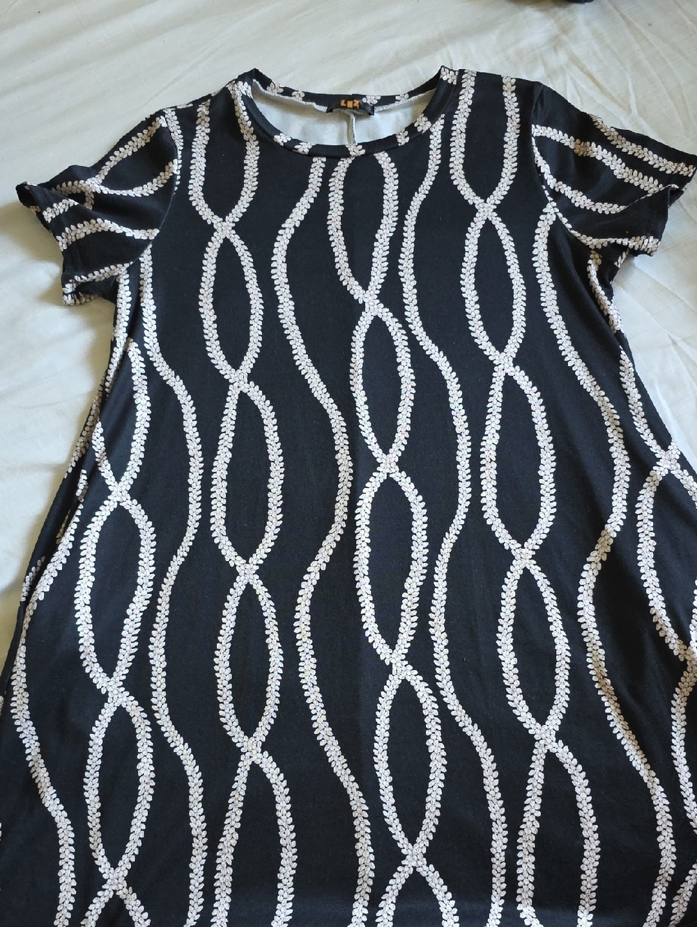 Black & White Wave-Print Midi Dress - Women's